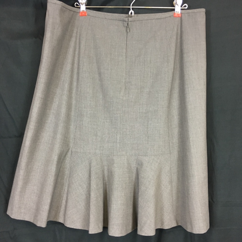 ✔️SOLD✔️NINE WEST NWT Grey Business Casual Skirt - Picture 2 of 8